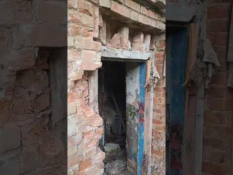 дом дореволюционной постройки ,очень старался выжить. #песниодуше