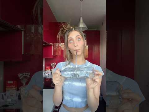 La bouteille MAGIQUE 🙂💧 J’AI TESTÉ POUR VOUS ! #shorts  #funny #relatable #wtf