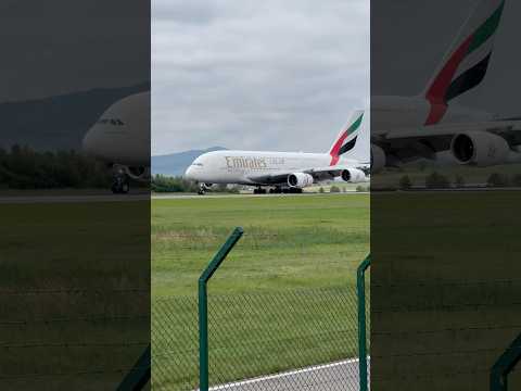 Emirates A380 incredible butter landing at ZRH! 🧈 #aviation #planespotting #airbusa380 #emirates