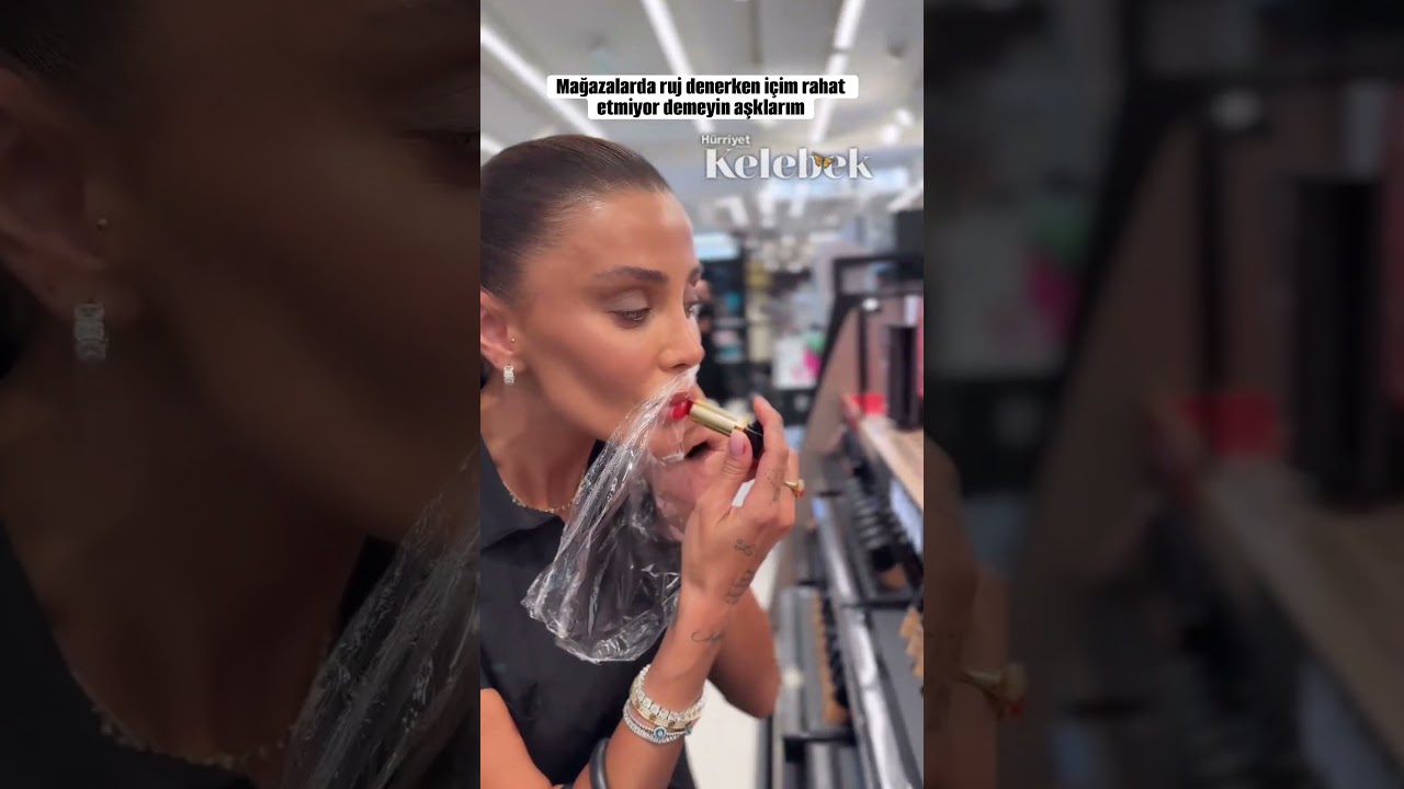 Özge Ulusoy makyaj malzemesi alacaklar için tavsiye verdiği videosunu takipçileriyle paylaştı.