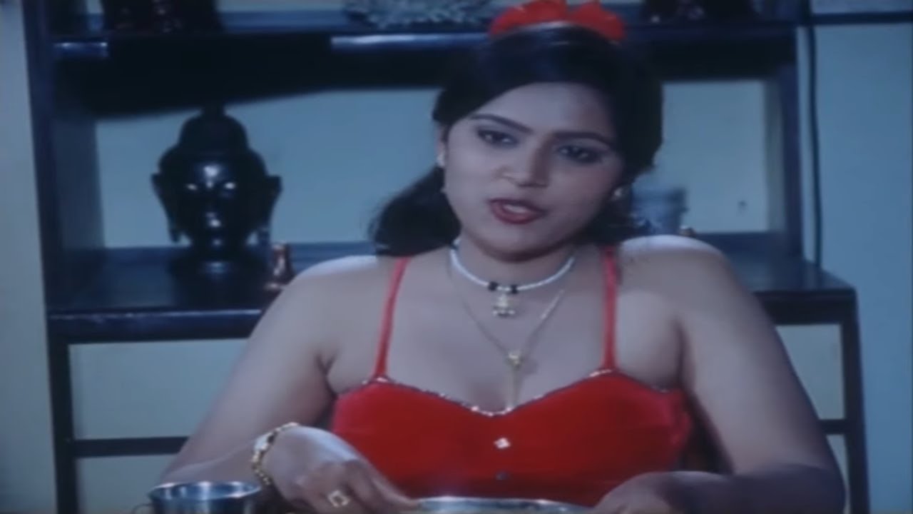 Hilarious Kannada Comedy Scene from Mohini Estate 🎭 | Girls & Boys Enter the Estate