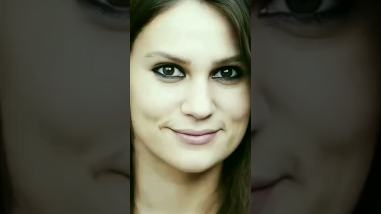 Discover the Talented Farah Zeynep Abdullah and Her Role in Telenovela Turcas 🎬