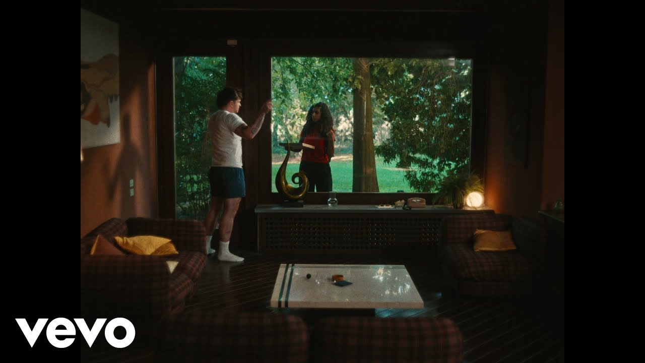 Olly & Juli - Depresso Fortunato πΆ | Visual Video Exclusive