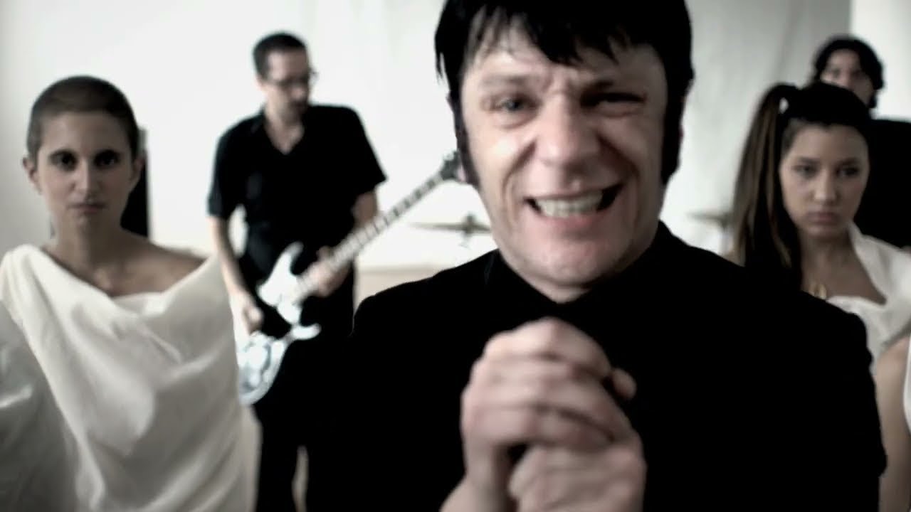 Il Teatro degli Orrori - A sangue freddo [Official Video]