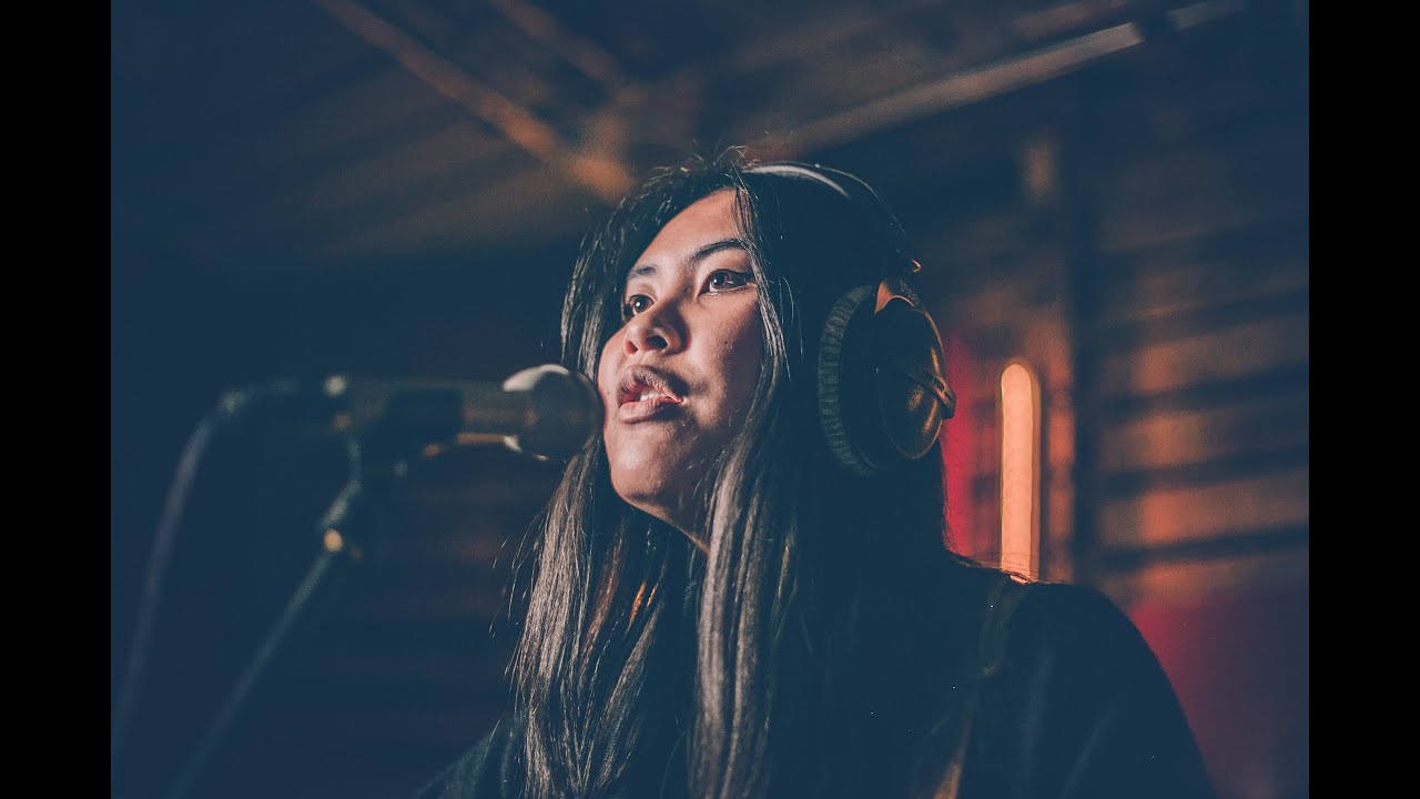 Wanthanee Live Performance of 'Only Shadows Remain' at Studio Brussel 2016 🎶