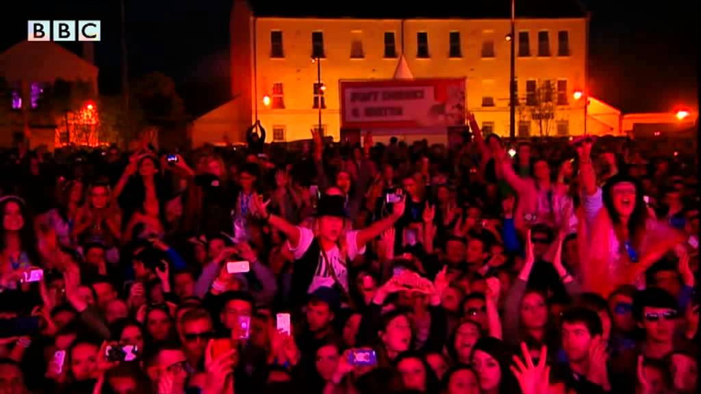 Bruno Mars - Just The Way You Are Live at Radio 1's Big Weekend 2013