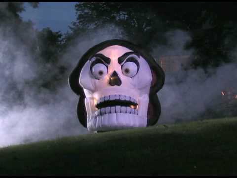 Grandin Road - Inflatable Halloween Skull
