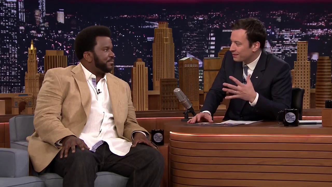 Craig Robinson Performs Sing-Along on Fallon 🎤
