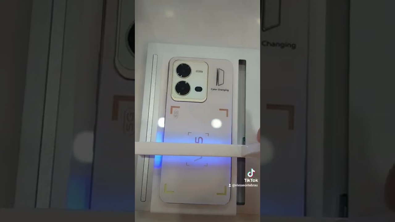 Vivo V25 5G in Sunrise Gold with Color Changing 🌅