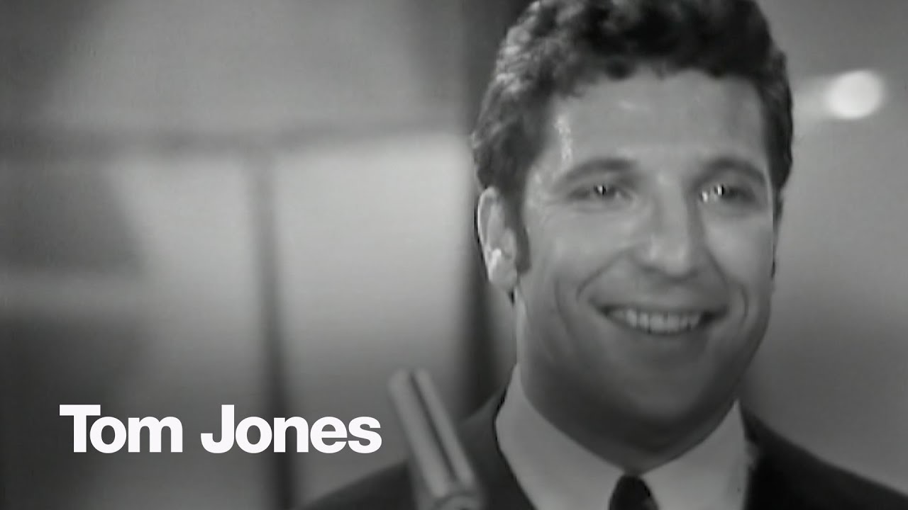 Tom Jones Performs '(It Looks Like) I'll Never Fall in Love Again' (1967) 🎤