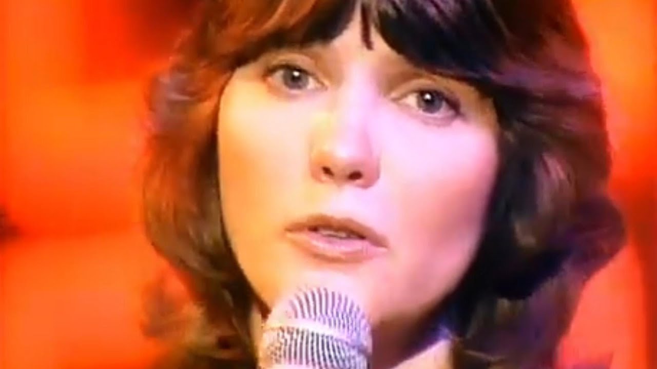 Torn Between Two Lovers by Mary MacGregor 🎶