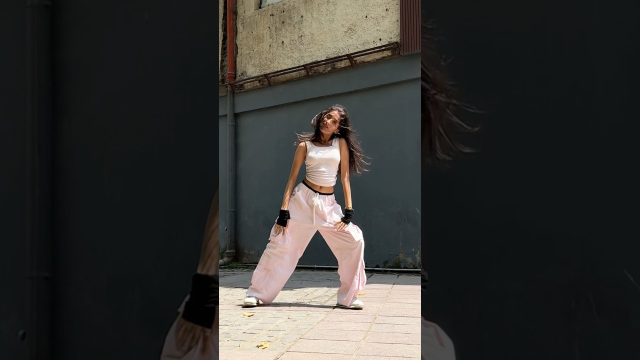 AZUL Part 2! 🔥 Kanishtha Sharma's Viral Dance Performance