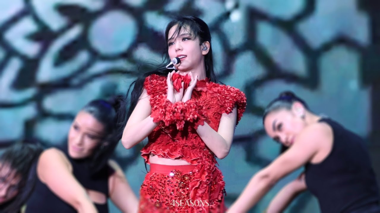 BLACKPINK JISOO Stunning Performance of '꽃' at BST HydePark 4K 🎤