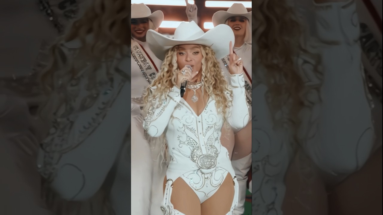 Beyoncé & Blue Perform Texas Hold'em at NFL Halftime 🎤
