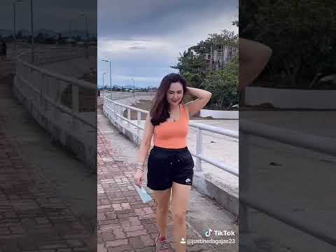 Cristina Gonzales signature walk 🔥❤️