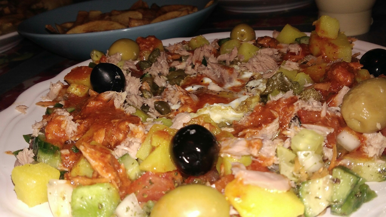 صحن تونسي لذيذ مع خبز الطابونة 🥙