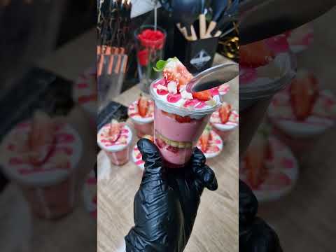 #وصفات رمضان مع دحمانوس #أروع تحلية كؤوس فرولة بطريقة رائعة و ناجحة