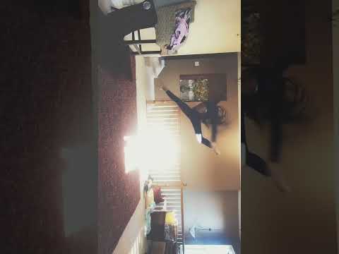 Artistic Expression: A Creative Visual#creativevisuals #artisticvideo #dramaticlighting