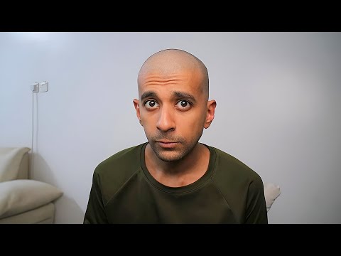 أصلع يلعب فيفا