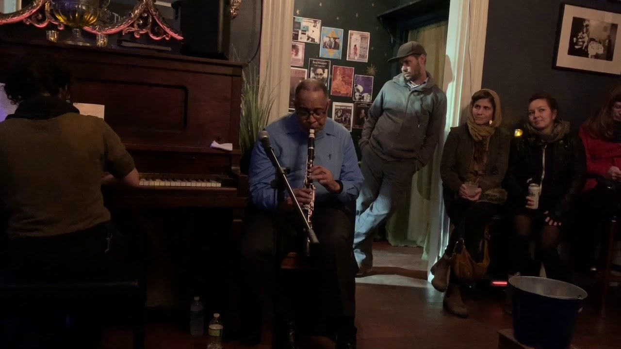 Shaye Cohn & Dr. Michael White Perform 'My Bucket’s Got a Hole' 🎶