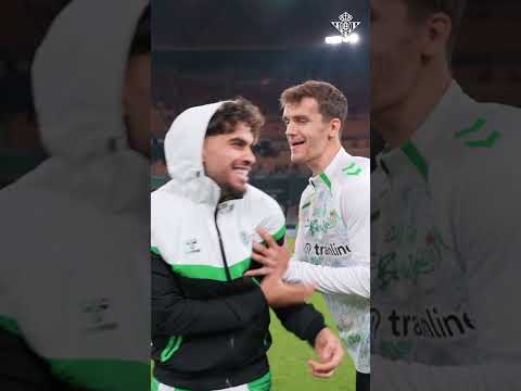 La accidentada sesion de fotos de EZ ABDE tras ganar al Mallorca 😂📸 #shorts #laligahighlights