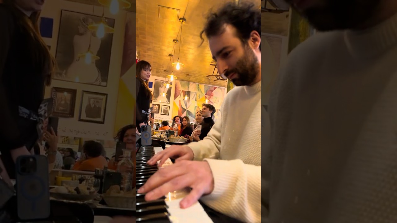 Famous Opera Singer sings QUEEN OF THE NIGHT in a restaurant! 😱