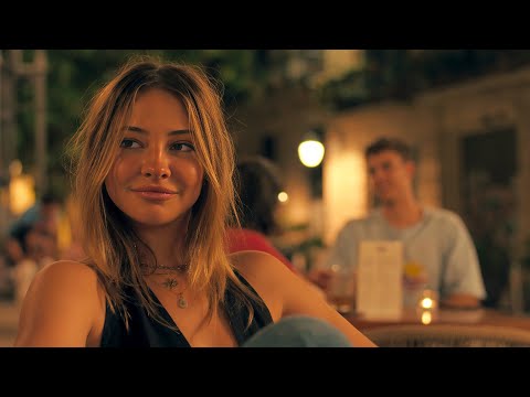 " بنت منظمة وحياتها كلها ماشيه بروتين صارم بتقابل شاب عشوائى بيخليها تحب الحياه بدون حسابات "