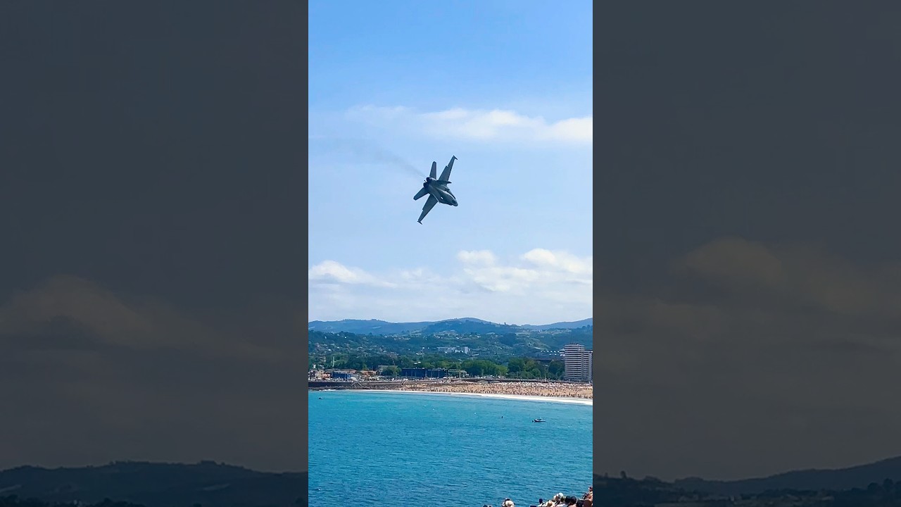 Impressive Low-Altitude F-18 Maneuver ✈️