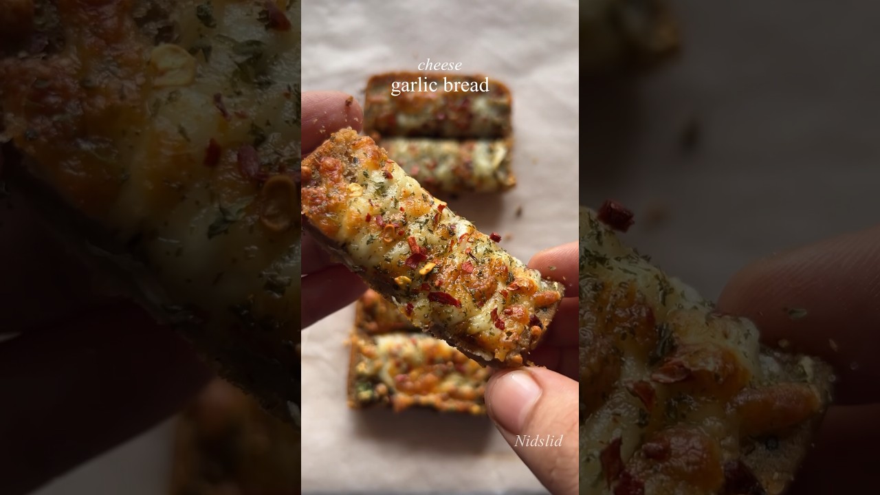 Delicious Garlic Cheese Bread 🧄🧀