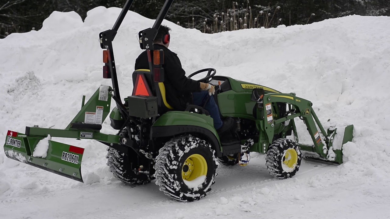 John deere 1023E Winter, Loading snow