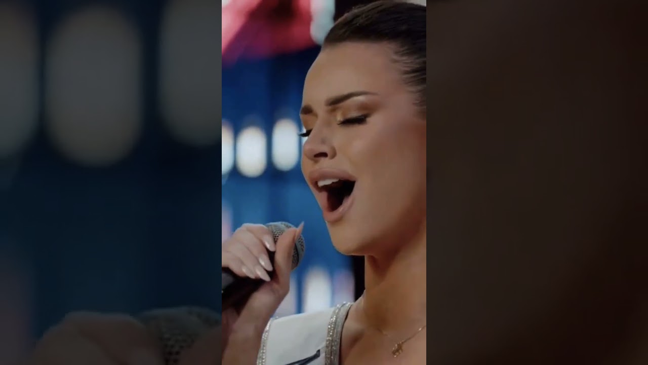 Emilia Dides Performs 'All By Myself' 🇨🇱✨