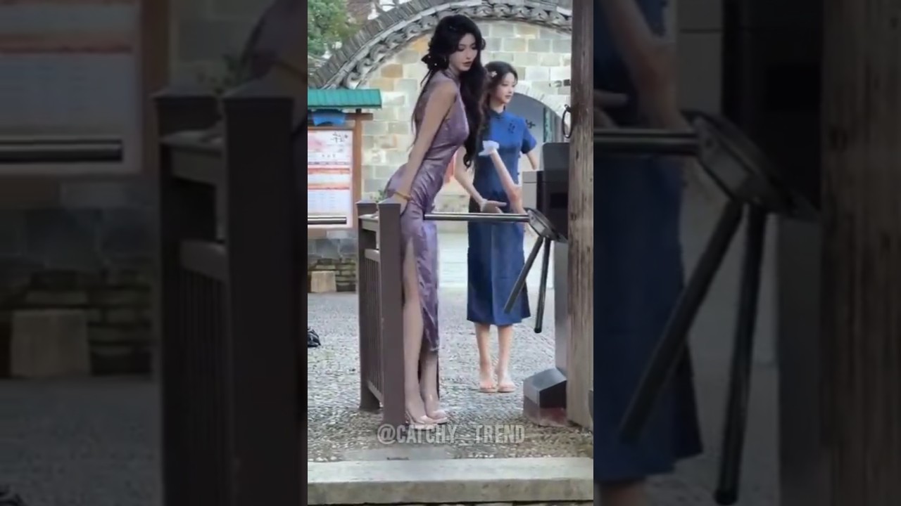 Real Chinese Girl Street Fashion β¨π¨π³ #Shorts