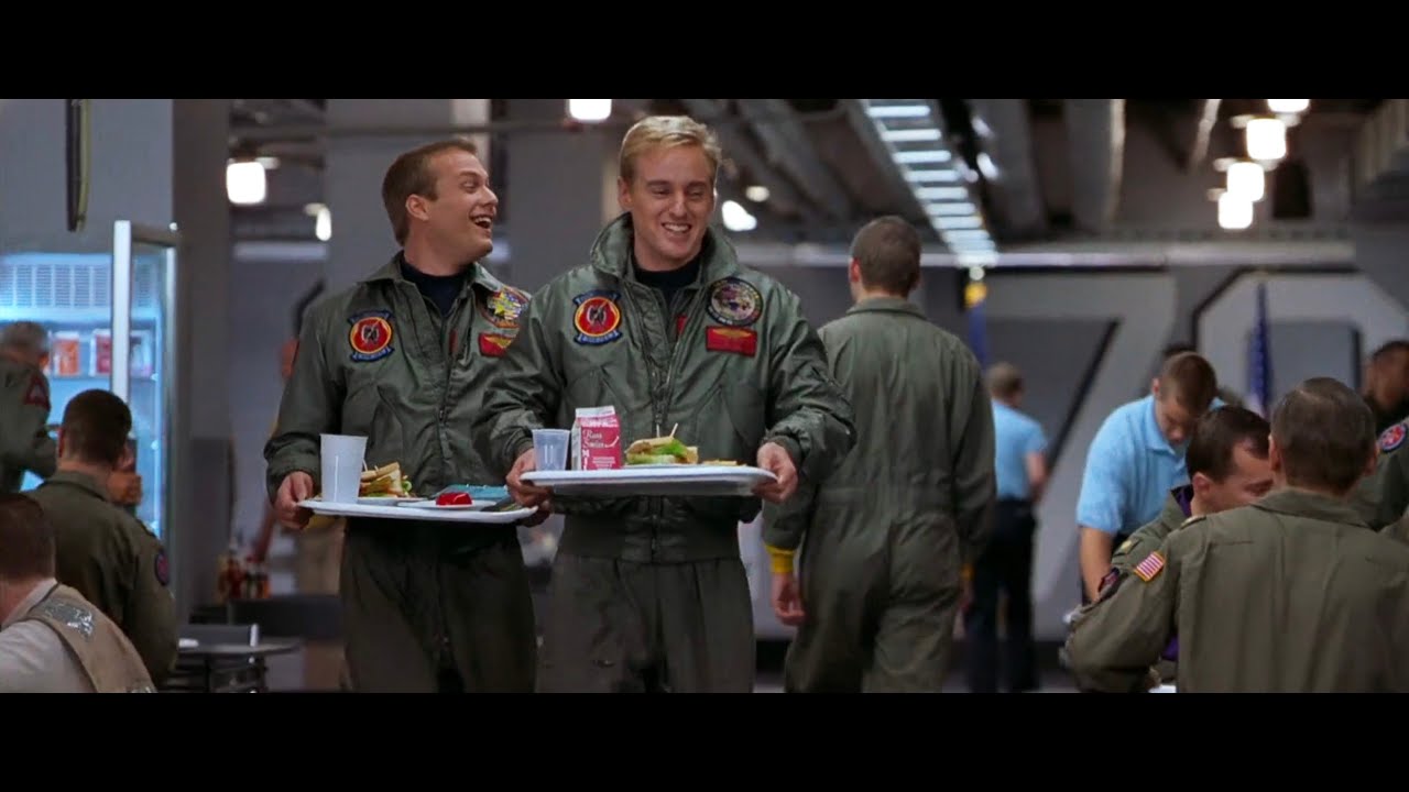 Behind Enemy Lines (2001) – Iconic Aircraft Carrier Dinner Jello Scene 🍽️