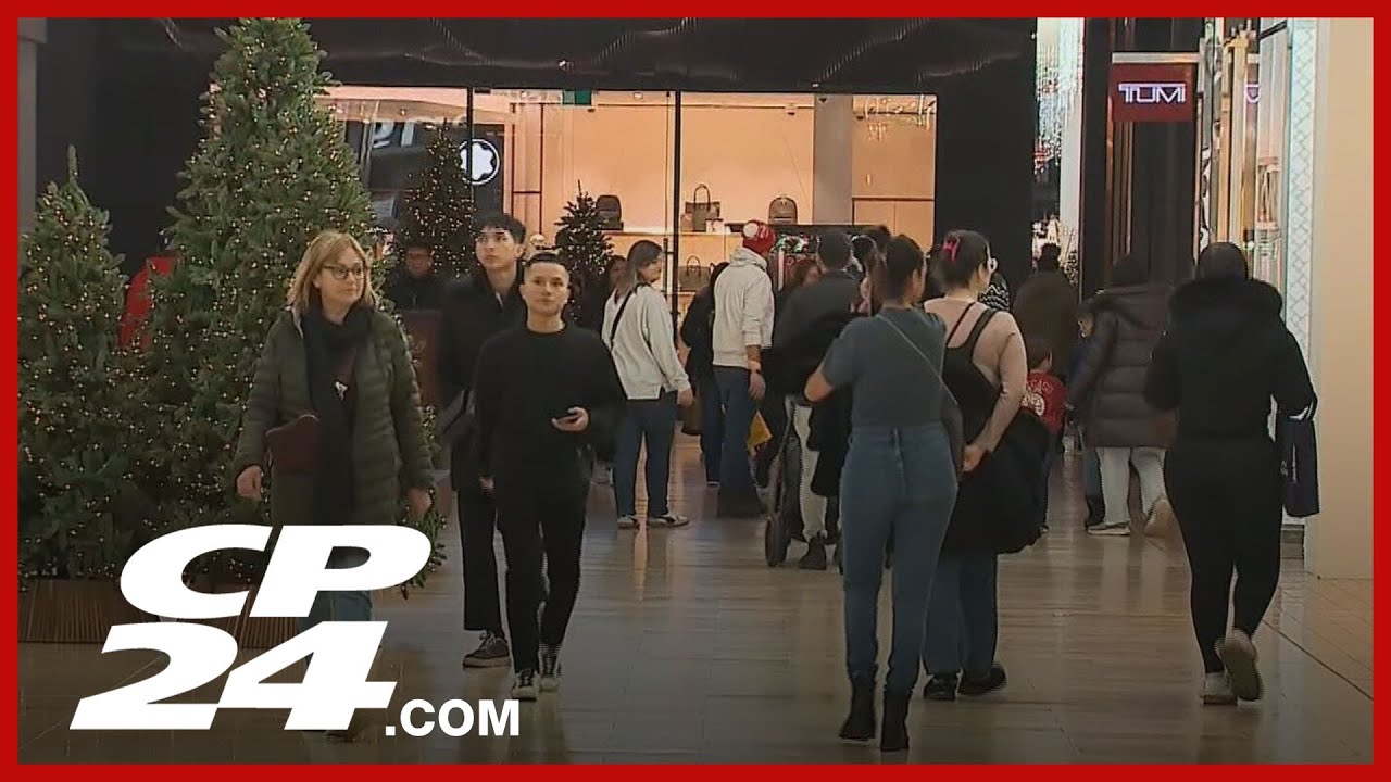 Crowded Malls Hunt for Boxing Day Deals 🛍️