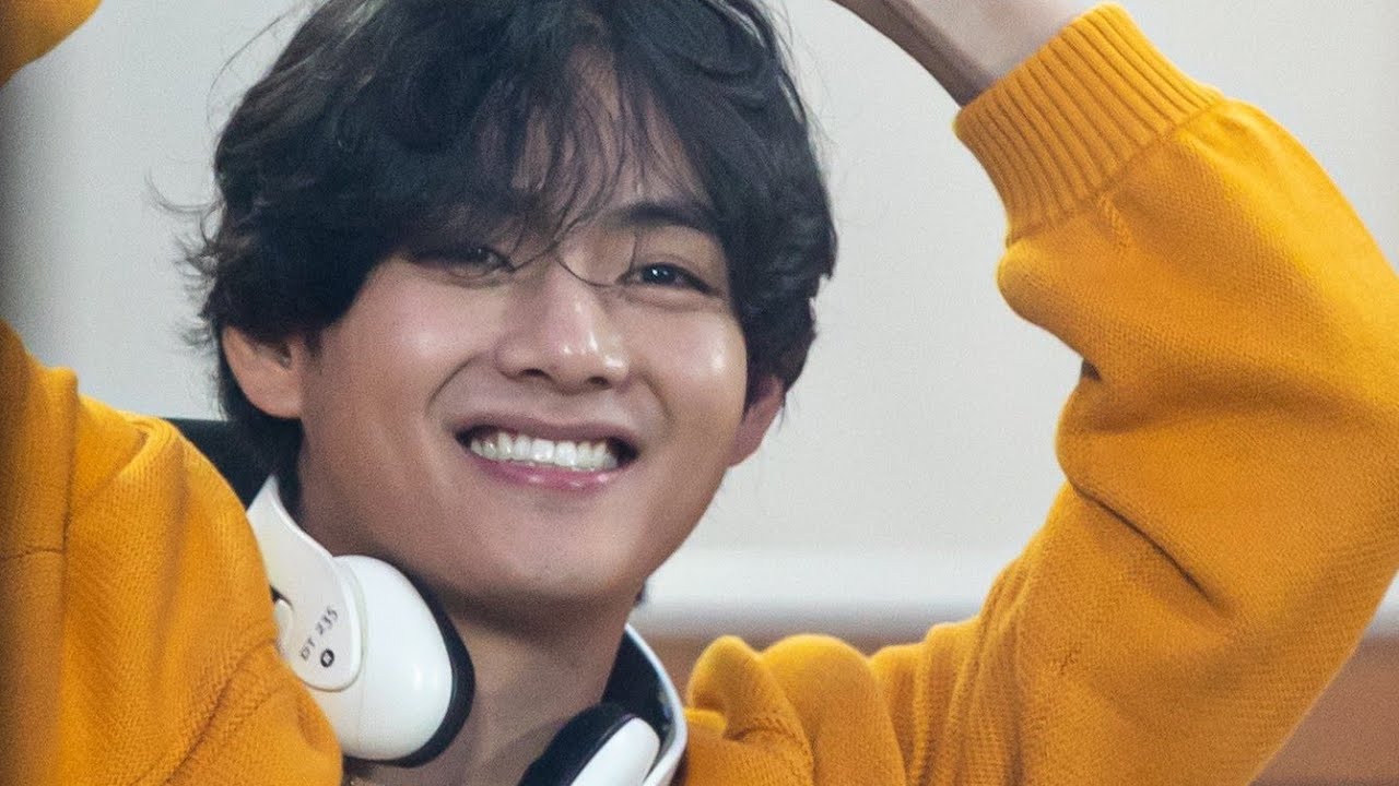 Kim Taehyung V ft. Har Kisi Ko Nahi Milta Yahan Pyaar | FMV Hindi Song 🎶