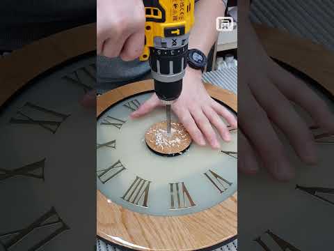 Wooden and Resin Clock That Glows in the Dark #epoxy #resinartclock #shorts