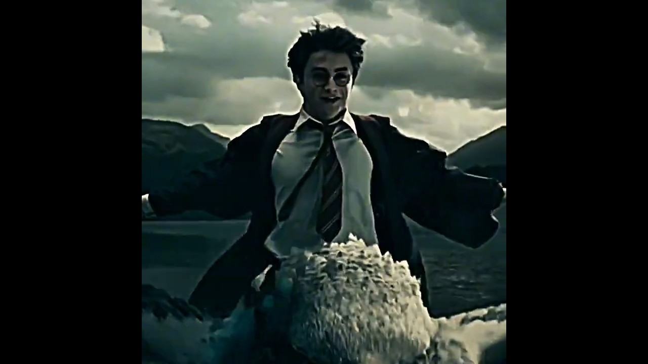 Harry's First Ride on Buckbeak 🦅 | Harry Potter & the Prisoner of Azkaban Scene