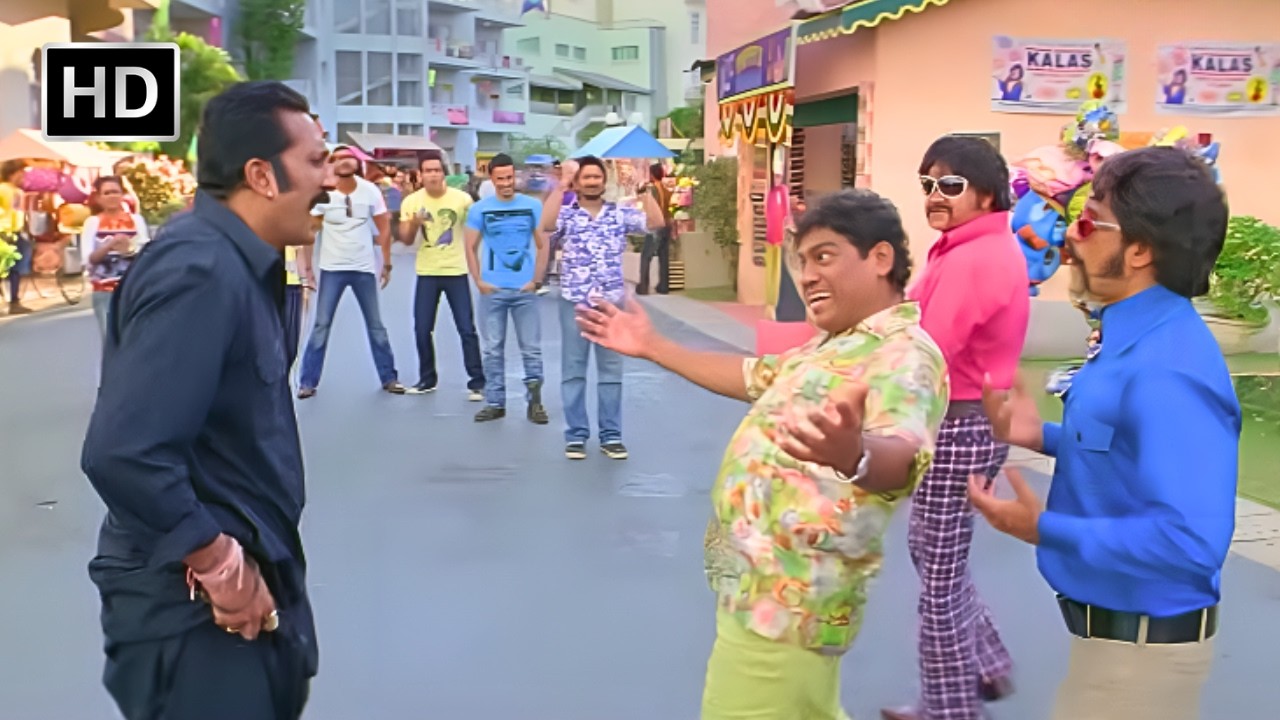 Holi Celebration in Golmaal 3 🎉