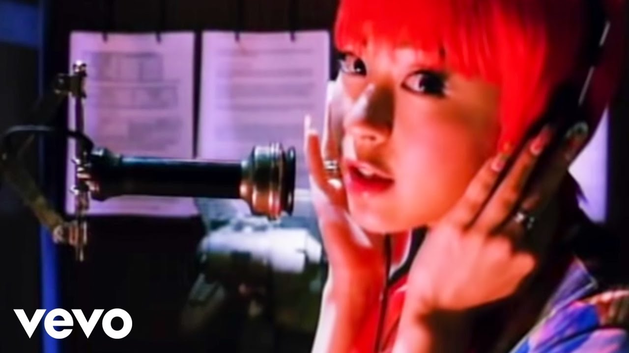 宇多田ヒカルの名曲『Traveling』🎶 2001年リリースのヒットシングルと話題のミュージックビデオ