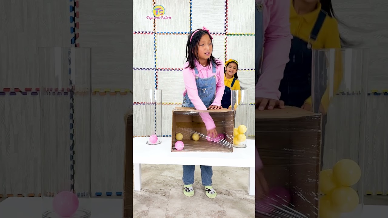 Ellie & Eva Color Ball Race Challenge! 🌈