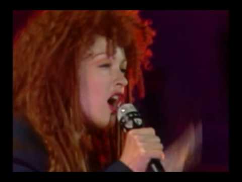 Pink Floyd's The Wall Live Berlin 1990 feat. Cyndi Lauper