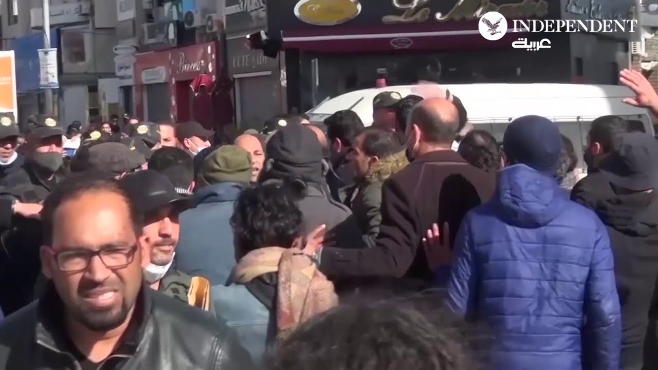 تونس: اشتباكات بين الشرطة والمتظاهرين أمام البرلمان 🚓