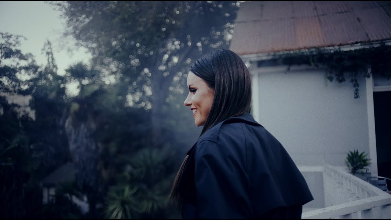 Emi D - Hay Peligro (Video Oficial) 🎥