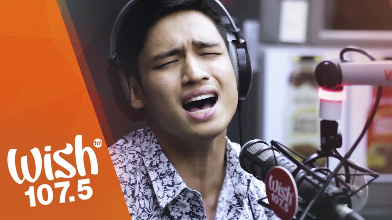 Michael Pangilinan sings "Bakit Ba Ikaw" LIVE on Wish 107.5 Bus