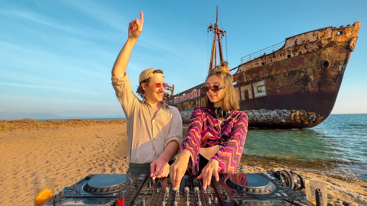 🎶 Funky Disco House Mix for a Perfect Seaside Sunset Picnic