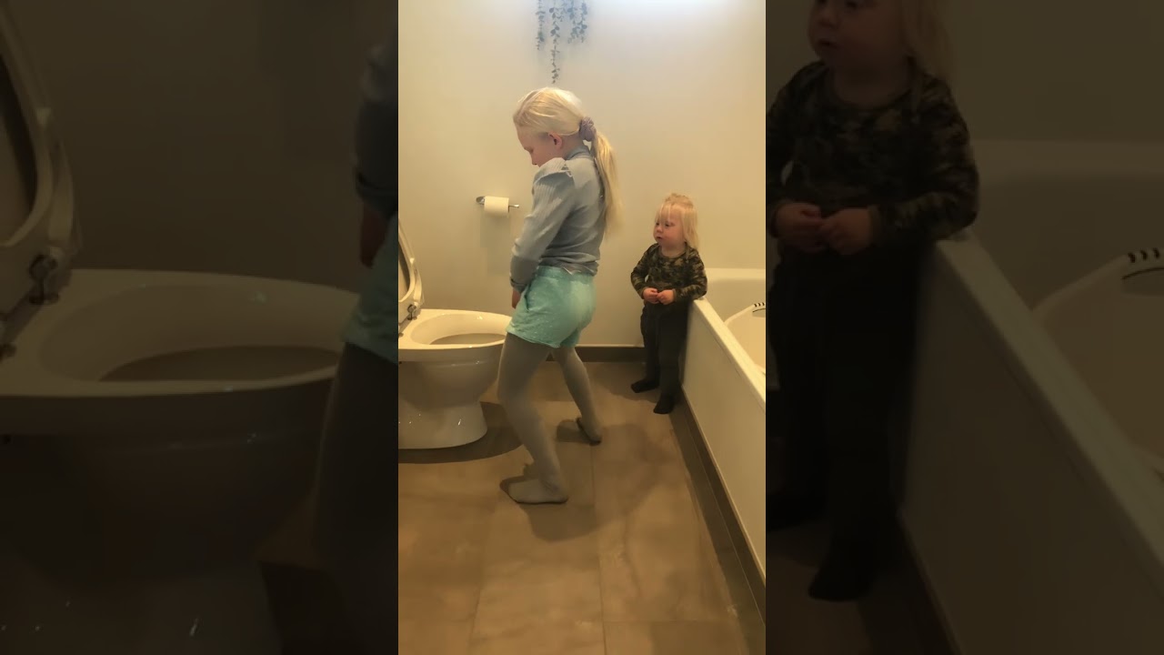 Når drenge kan ikke gå på toilettet selv 🚻