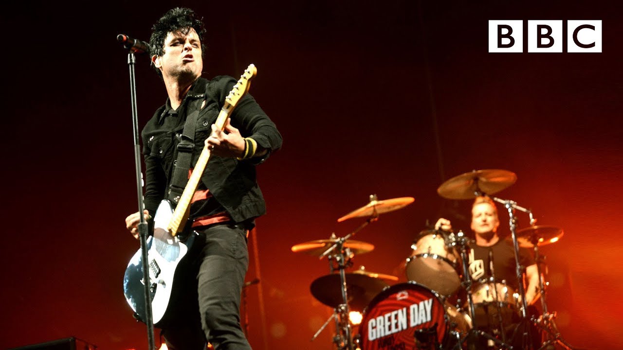Green Day Performs 'Boulevard of Broken Dreams' at Reading Festival 🎸