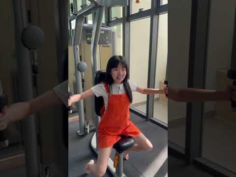 LNF - Chị em thi nhau tập thể dục || Sisters’ Workout Battle 💪 #shorts #funny