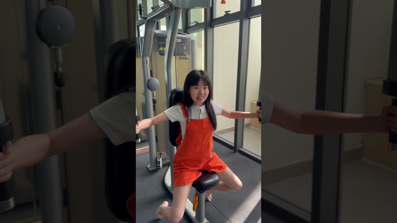 Sisters' Hilarious Workout Battle! 😂💪 #Shorts