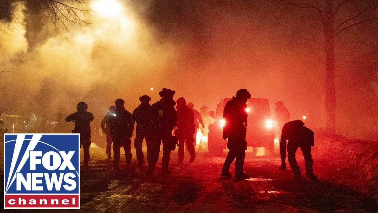 Minnesota Crowds Show Day-Night Tension Surge